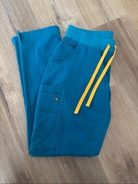 Women’s Teal Poppy scrub bottoms. Small